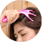 ヘッドスパ・モミモアを使ったマッサージ